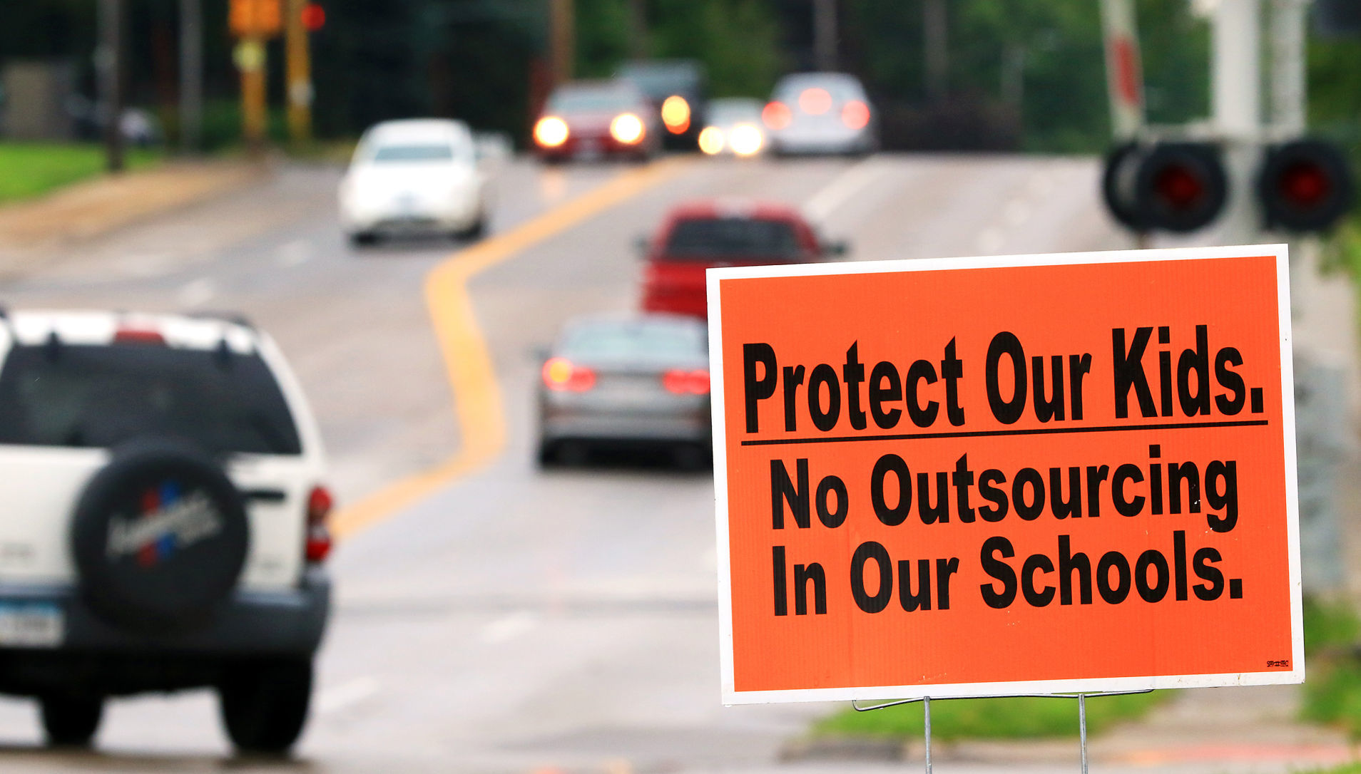 082018-outsource-sign